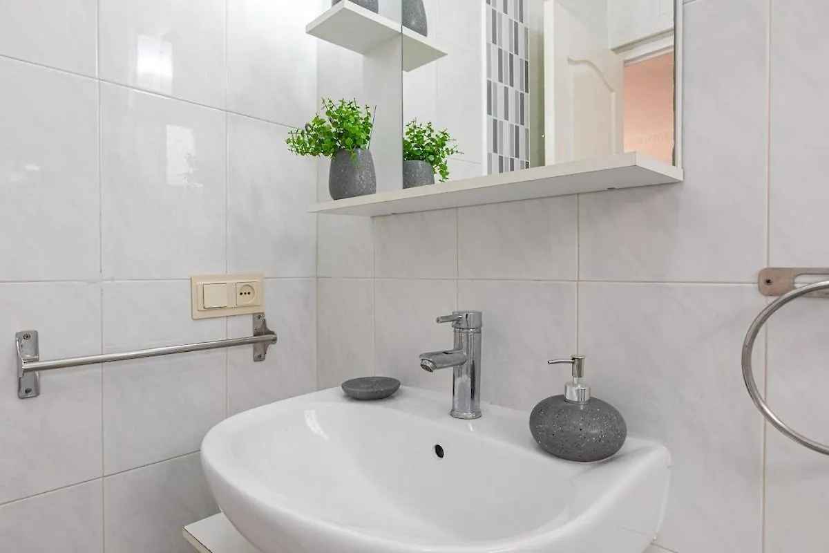 Cozy Beachfront 2B Apartment Estepona Spain